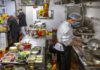 Κίνα: Αποκαταστάθηκε το 72% της λειτουργίας στις μεγαλύτερες αλυσίδες έτοιμου φαγητού
