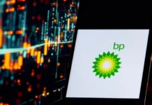 Η BP πουλά το 65% της Castrol έναντι 10 δισ. δολαρίων