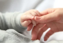 Επίδομα μητρότητας: «Κλείδωσε» η πρώτη πληρωμή για το 2026 -Ποιες θα το λάβουν, ποιες μένουν εκτός