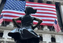 Wall Street: Κλείσιμο χωρίς κατεύθυνση με φόντο τη δημοσιοποίηση νέων στοιχείων για την αγορά εργασίας