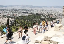 Bloomberg: Πολύ υψηλότερο από τον στόχο το πρωτογενές πλεόνασμα 2025 στην Ελλάδα -Περιθώριο για μέτρα στήριξης