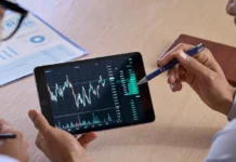 Το Μπρεντ υποχωρεί κάτω από τα 100 δολάρια το βαρέλι