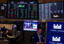 Wall Street σε θετικό έδαφος με ώθηση από τεχνολογία και ημιαγωγούς