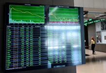 Νέο υψηλό 17 ετών στο Χρηματιστήριο Αθηνών με πενθήμερο ράλι και βλέμμα στις 2.500 μονάδες
